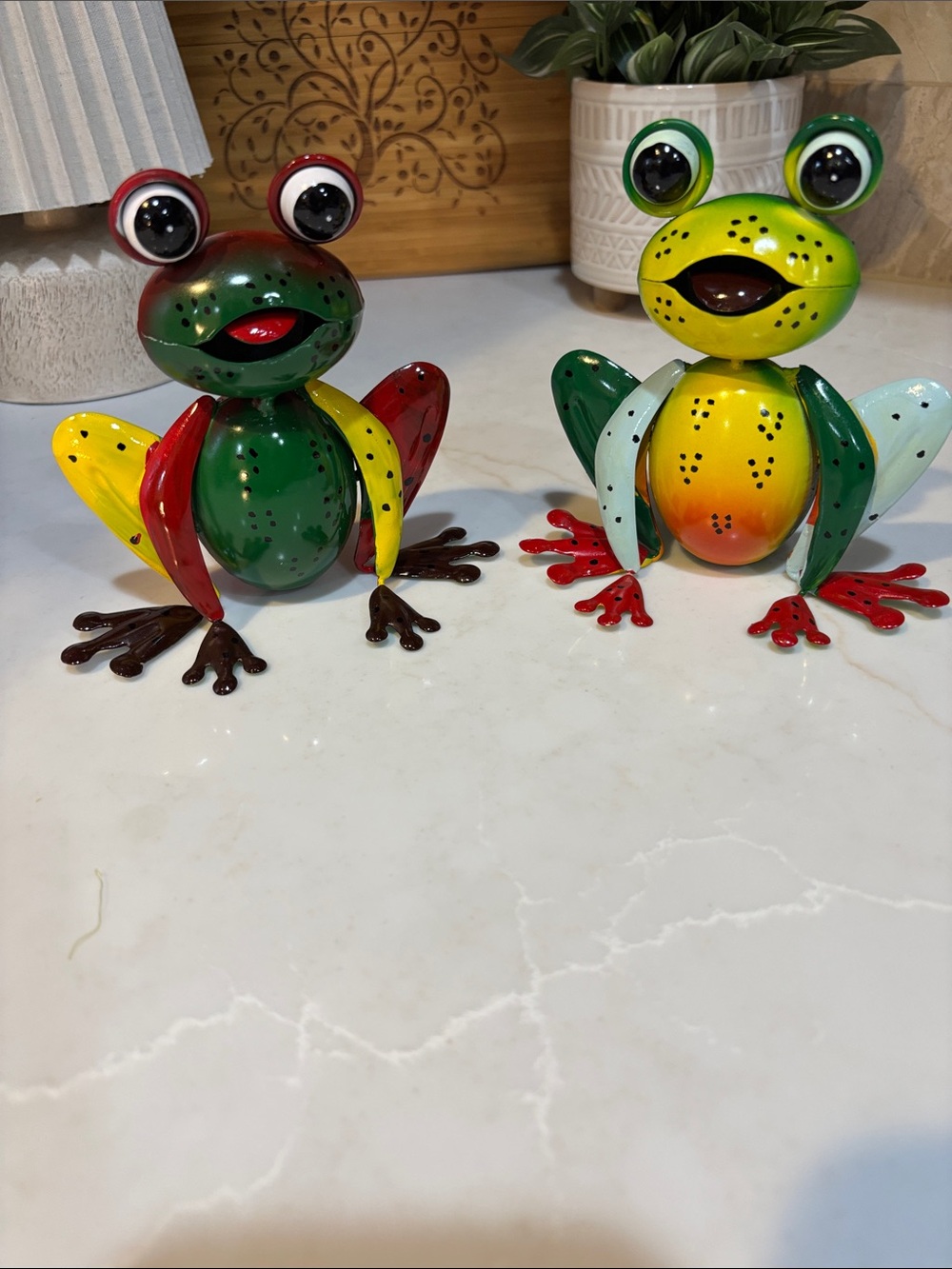 Cruis Cuka Colorful Metal Frog Garden Figurines - Green & Yellow Set